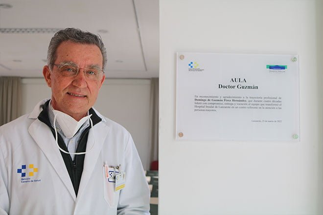 El Hospital Insular rinde homenaje a su director Domingo de Guzmán en el día de su jubilación